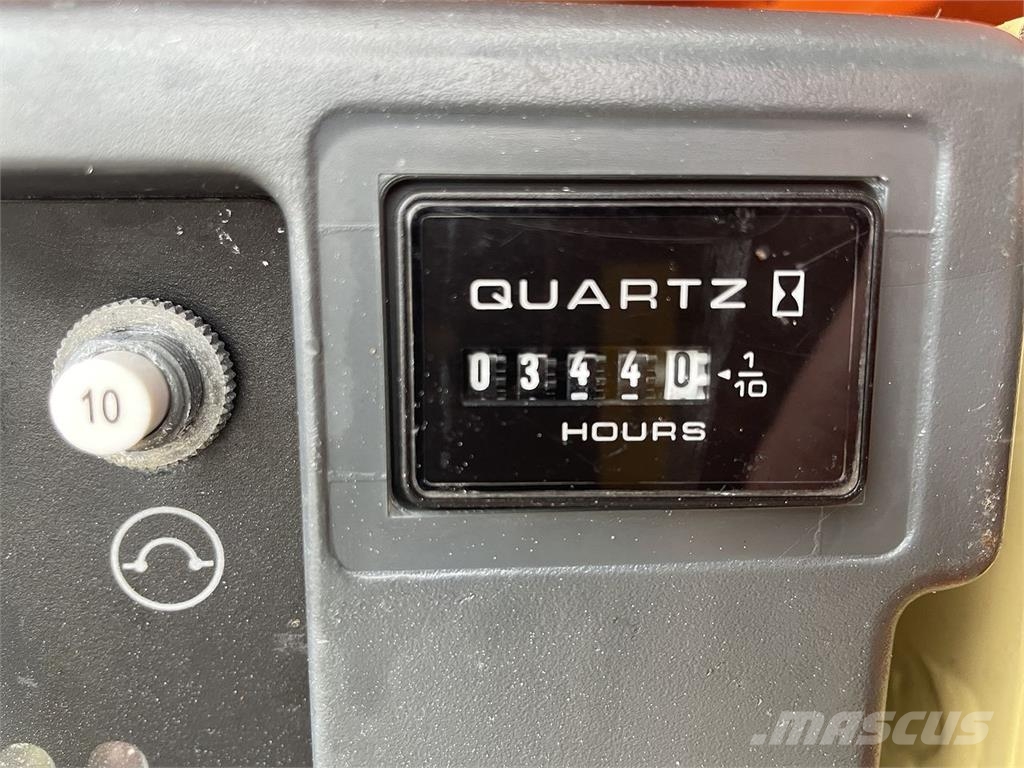 JLG 1230ES Vertikalūs stiebiniai keltuvai