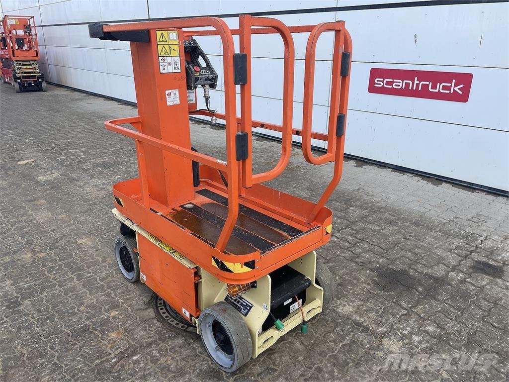 JLG 1230ES Vertikalūs stiebiniai keltuvai