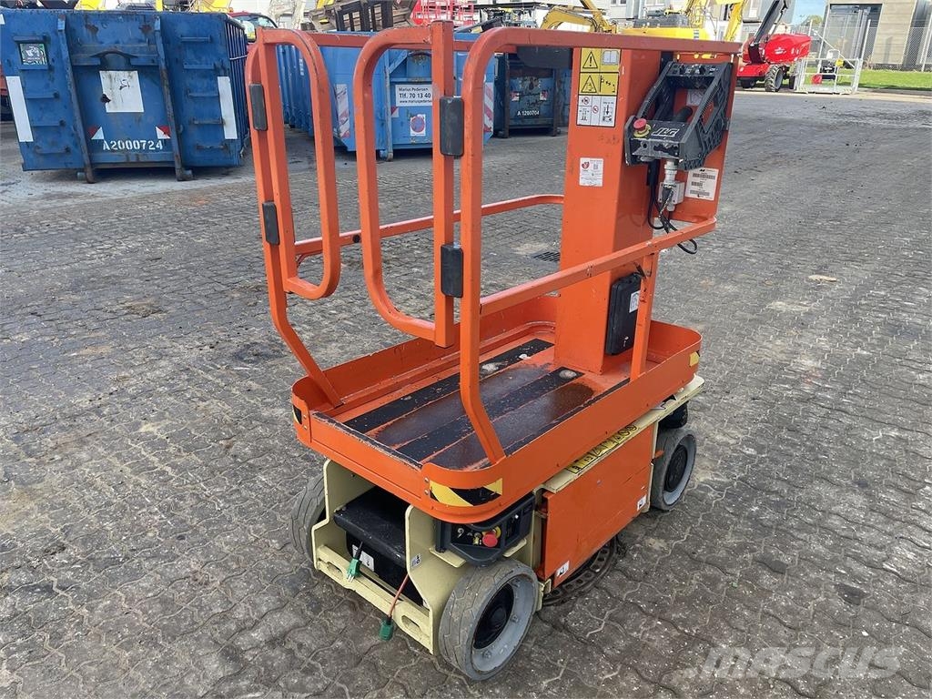 JLG 1230ES Vertikalūs stiebiniai keltuvai