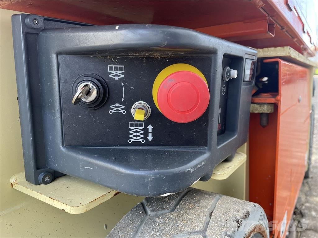 JLG 1230ES Vertikalūs stiebiniai keltuvai