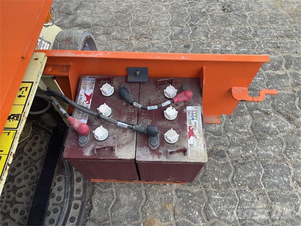 JLG 1230ES Vertikalūs stiebiniai keltuvai