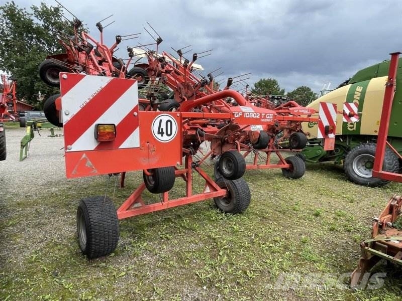 Kuhn GF10802 TGII aufgesattelt Rakes and tedders