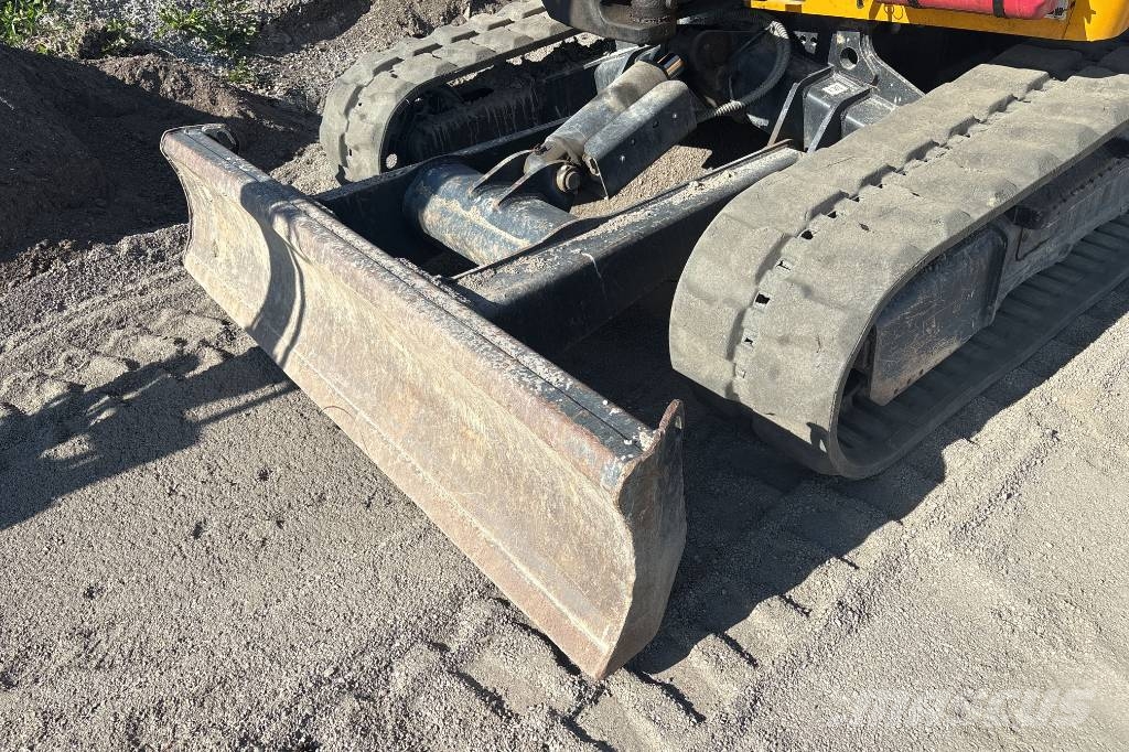 JCB 86 C-1 eco med 8 redskap, Få timmar Midi bageri 7t – 12t