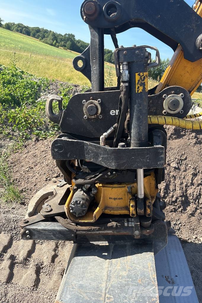 JCB 86 C-1 eco med 8 redskap, Få timmar Midi bageri 7t – 12t