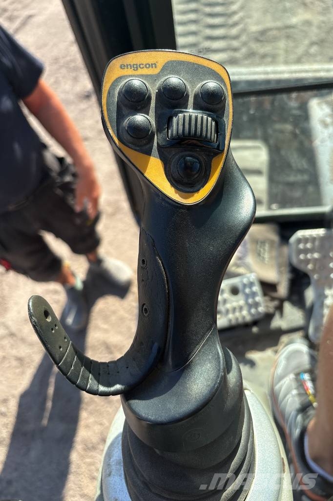 JCB 86 C-1 eco med 8 redskap, Få timmar Midi bageri 7t – 12t