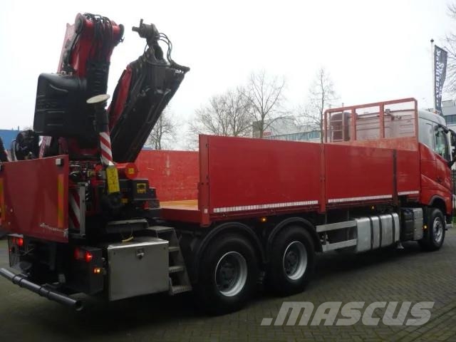 Volvo FH 460 6x4 Fassi F455 -6 Camiones de cama baja