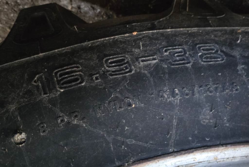 Massey Ferguson 699 拖拉机/农用车