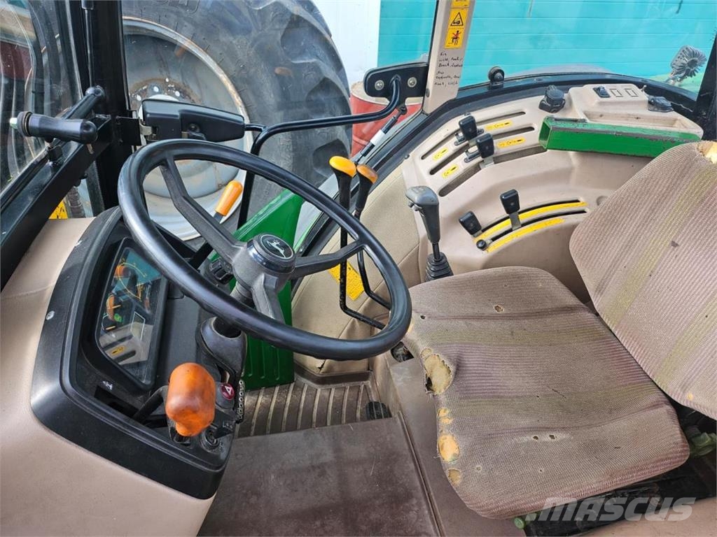 John Deere 5215 mit FL Tractoren