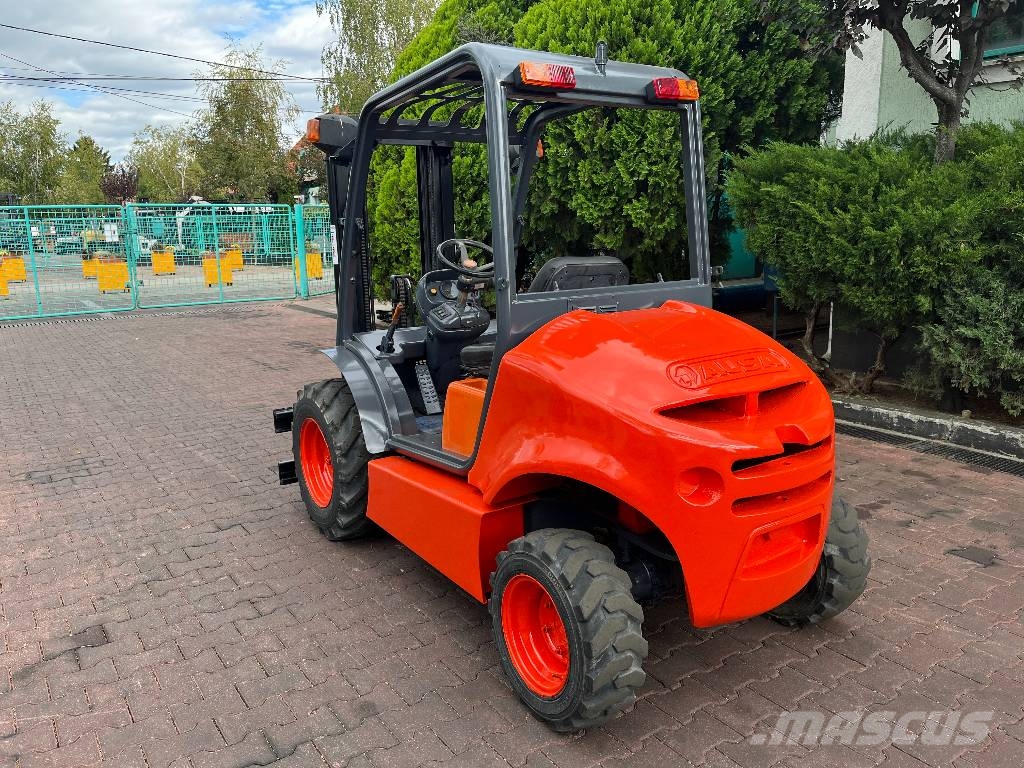 Ausa CH130X4 4WD V-4172 IO Vanterenski viljuškar