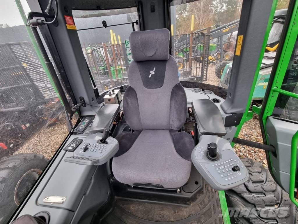 John Deere 1910 G Skotare