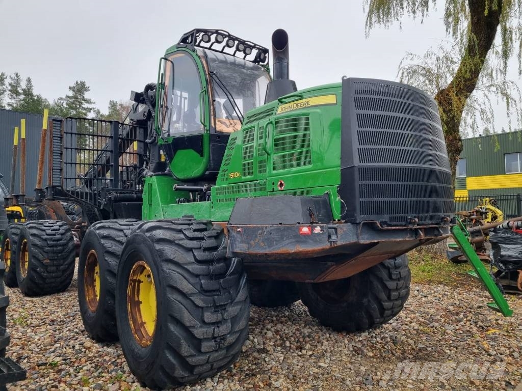 John Deere 1910 G Skotare