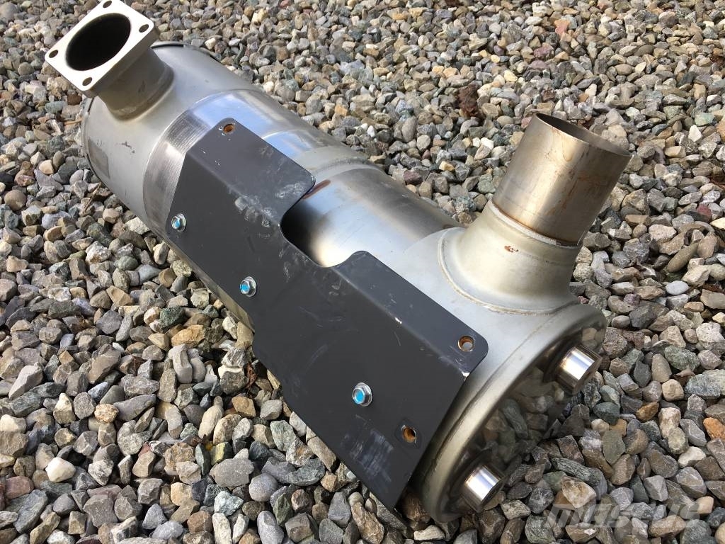Komatsu PC 26   Auspuff Muffler 6275-11-5262 new unused Motoren