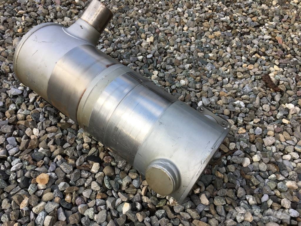 Komatsu PC 26   Auspuff Muffler 6275-11-5262 new unused Motoren