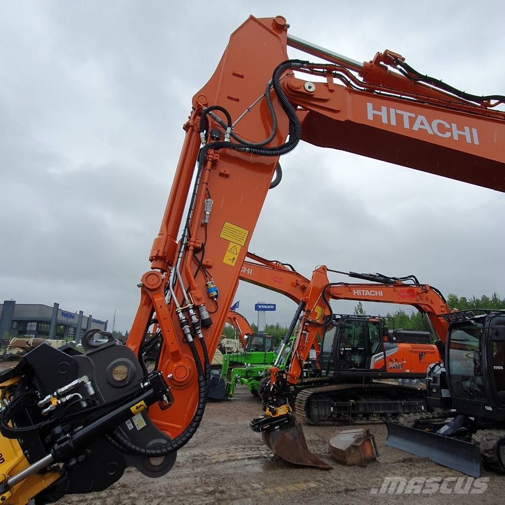 Hitachi ZX225USRLC 履带挖掘机