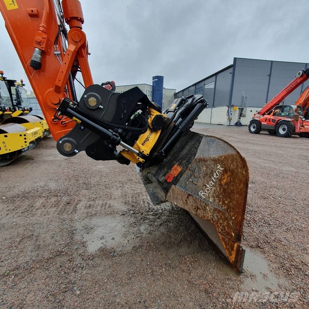 Hitachi ZX225USRLC 履带挖掘机