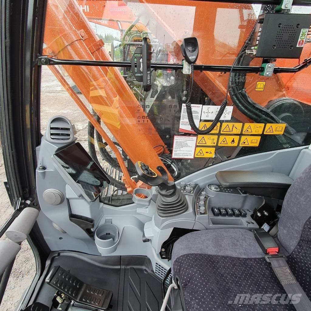 Hitachi ZX225USRLC 履带挖掘机
