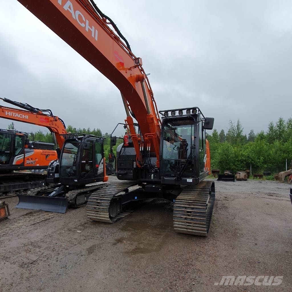 Hitachi ZX225USRLC 履带挖掘机