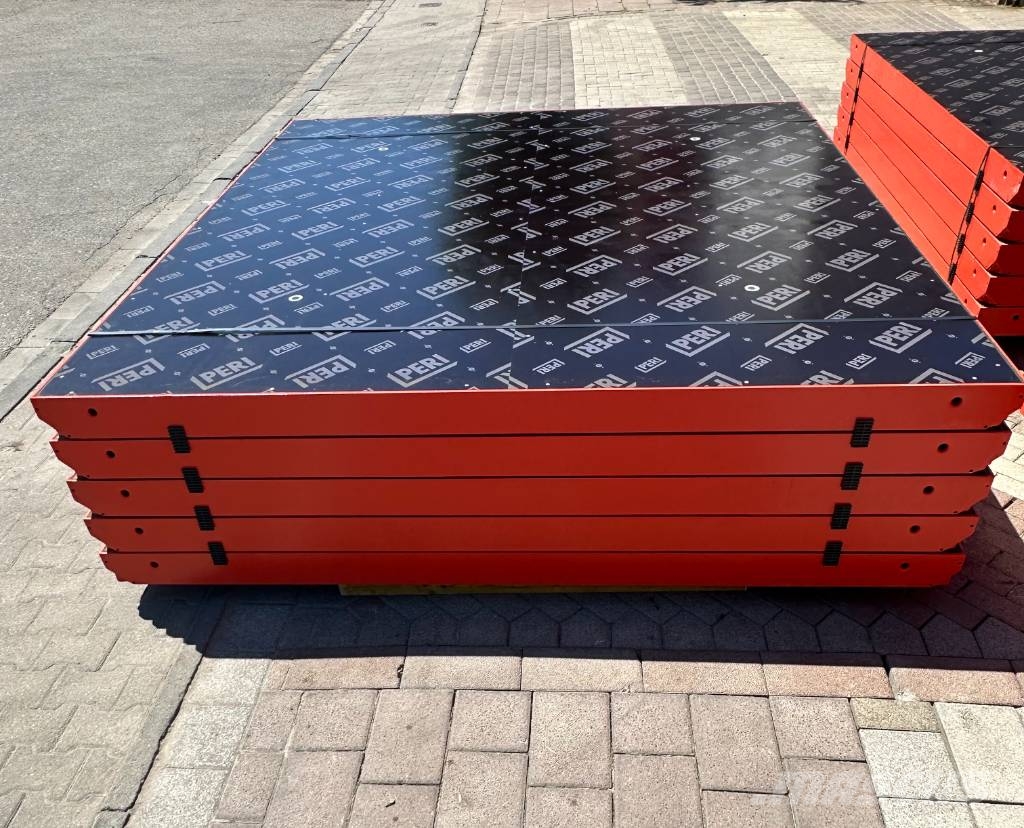 Peri TRIO Wandschalung saniert mit neuer Schalhaut Formwork