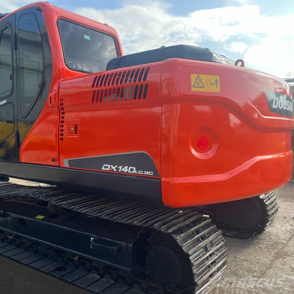 Doosan DX 140 LC Bagri goseničarji