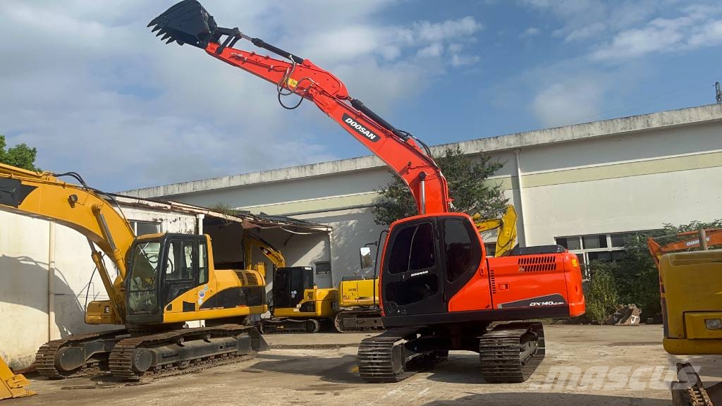 Doosan DX 140 LC Bagri goseničarji