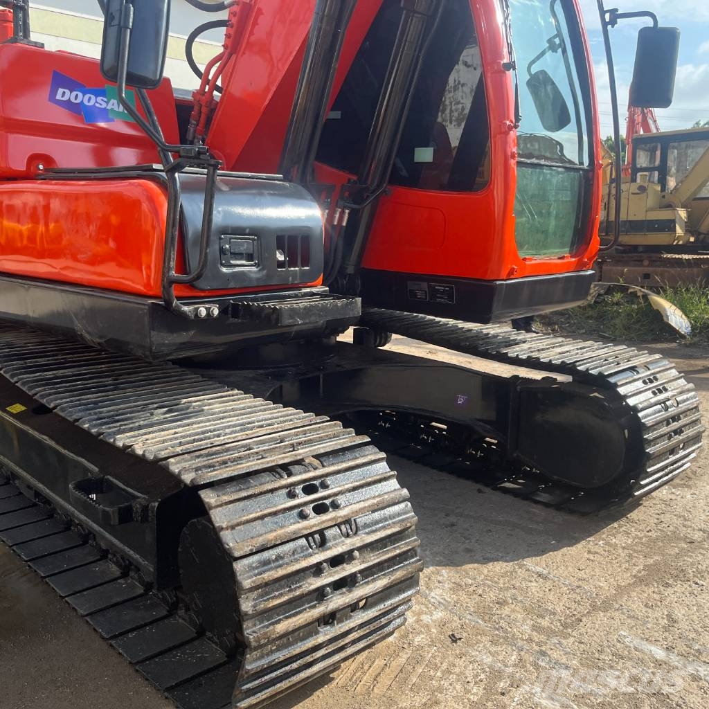 Doosan DX 140 LC Bagri goseničarji