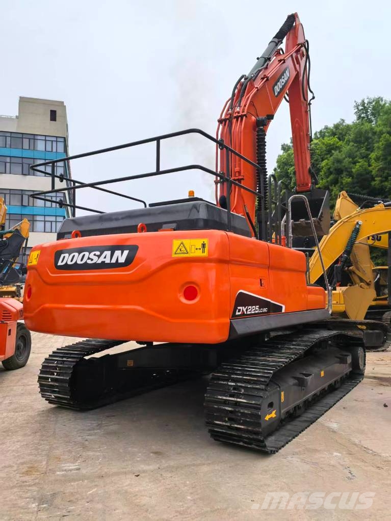 Doosan DX 225 Bagri goseničarji