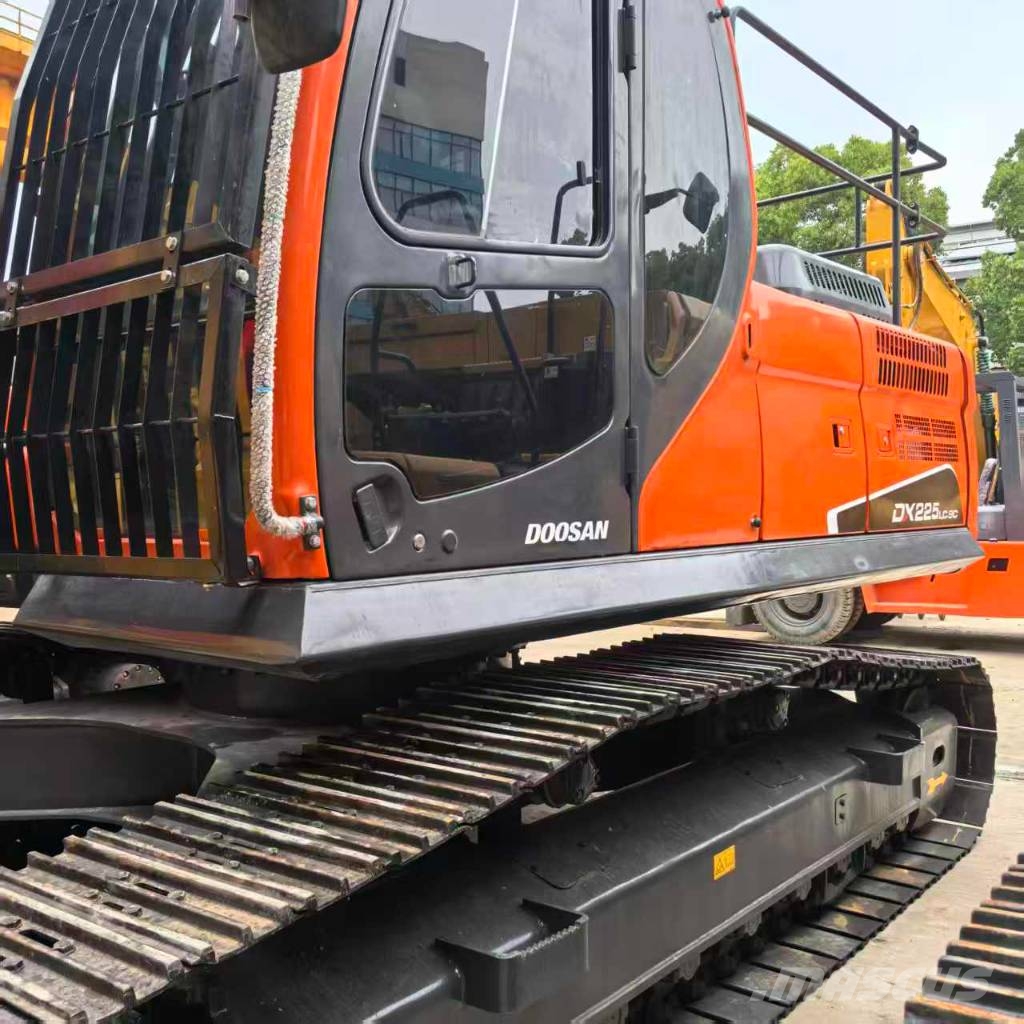 Doosan DX 225 Bagri goseničarji