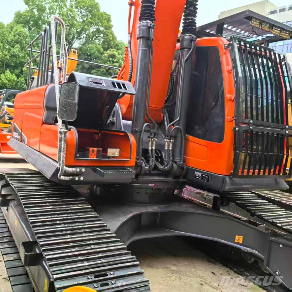 Doosan DX 225 Bagri goseničarji