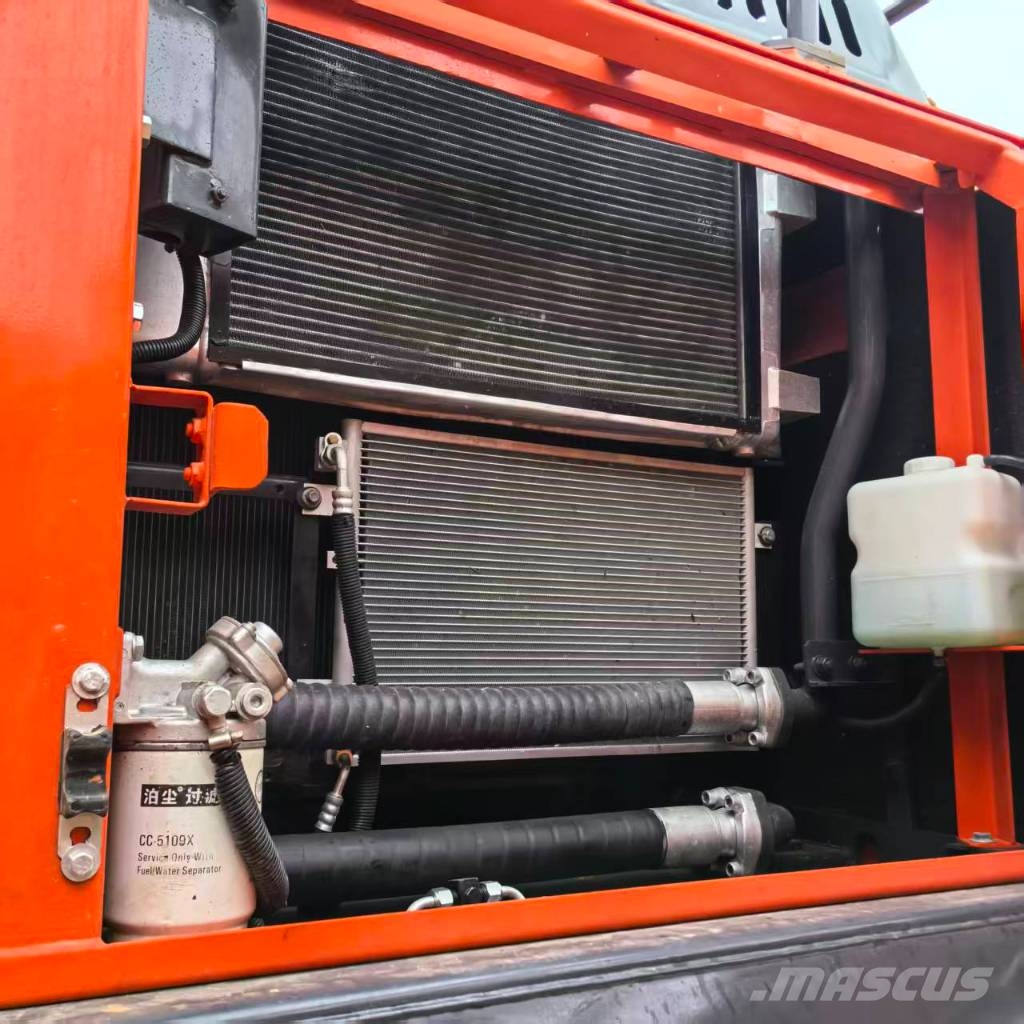 Doosan DX 225 Bagri goseničarji