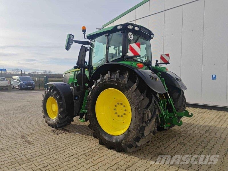 John Deere 6R 250 الجرارات