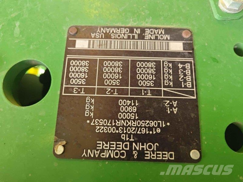 John Deere 6R 250 الجرارات