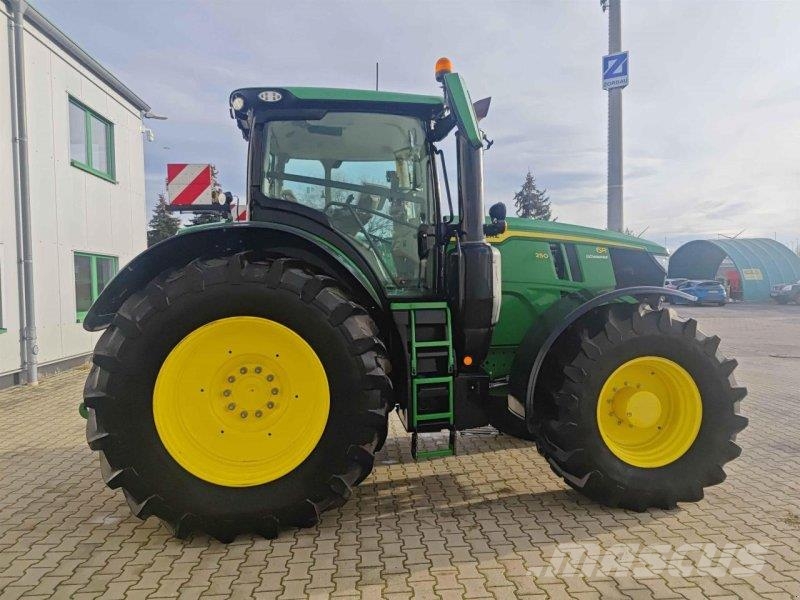 John Deere 6R 250 الجرارات