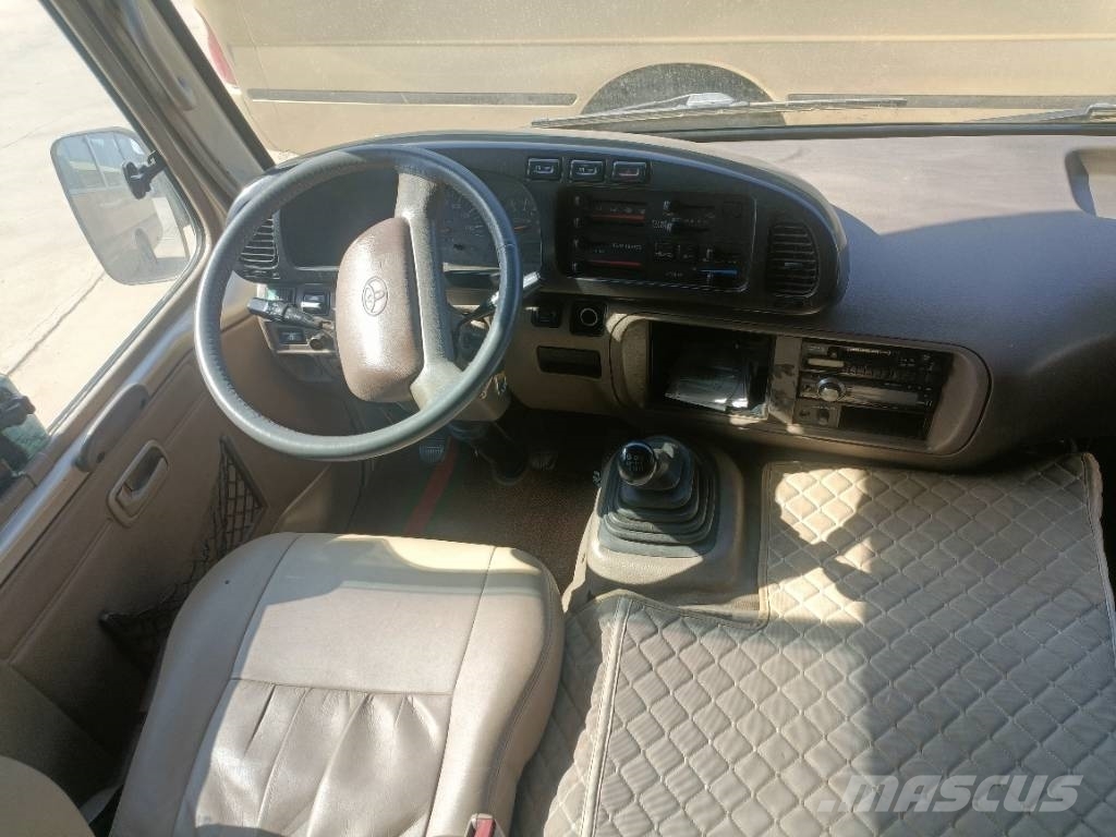 Toyota Coaster Bus 迷你巴士