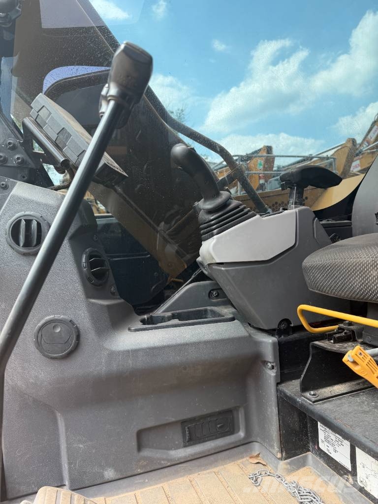 CAT 307.5 3000 units excavators in stock حفارات وسط 7 طن - 12 طن