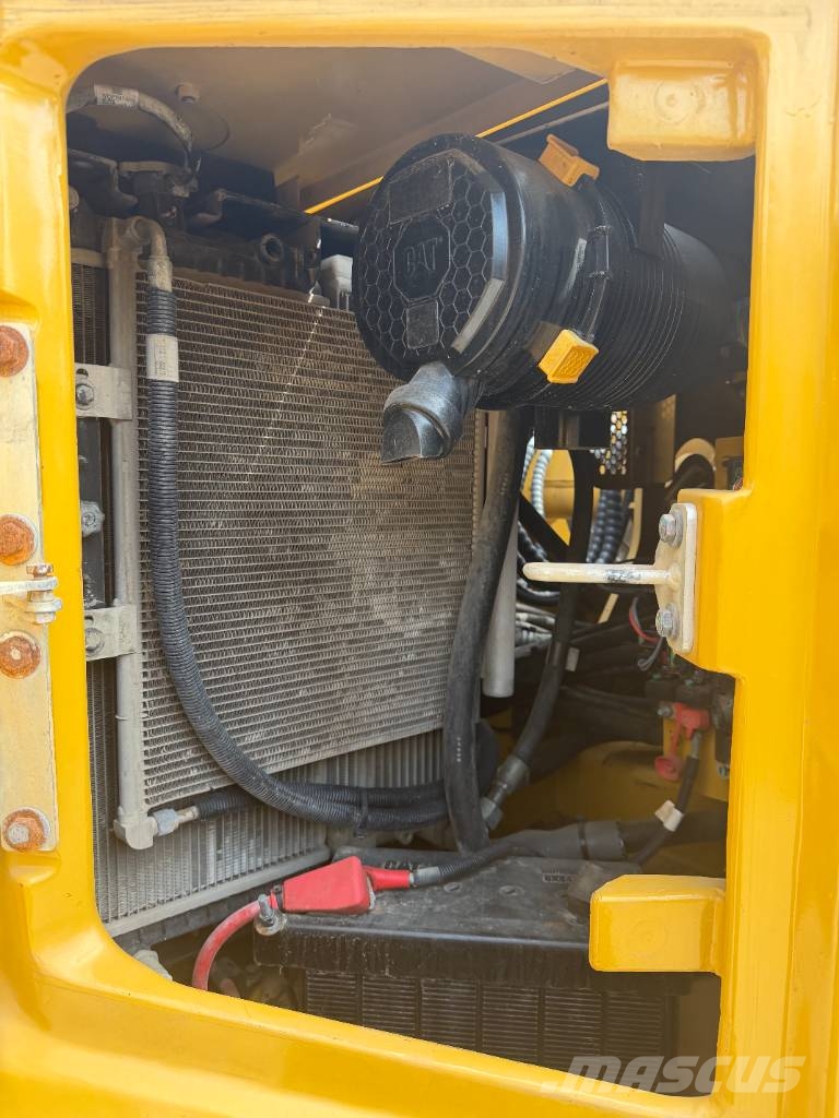 CAT 307.5 3000 units excavators in stock حفارات وسط 7 طن - 12 طن