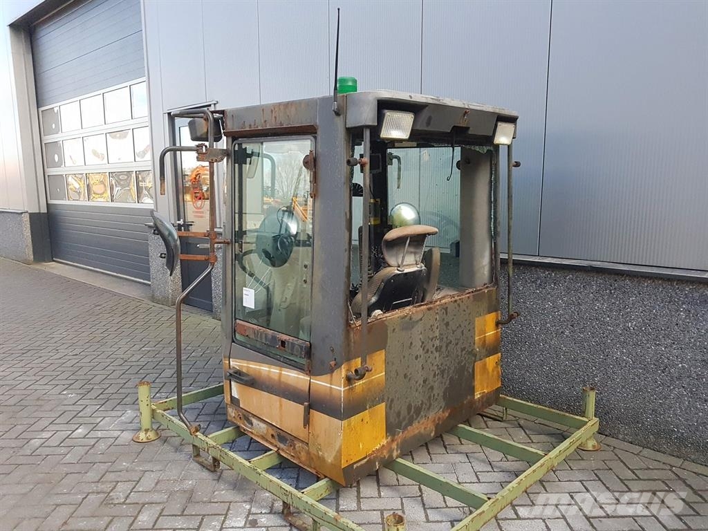 CASE 821C / 921C - Cabin/Kabine/Cabine Καμπίνες και εσωτερικό