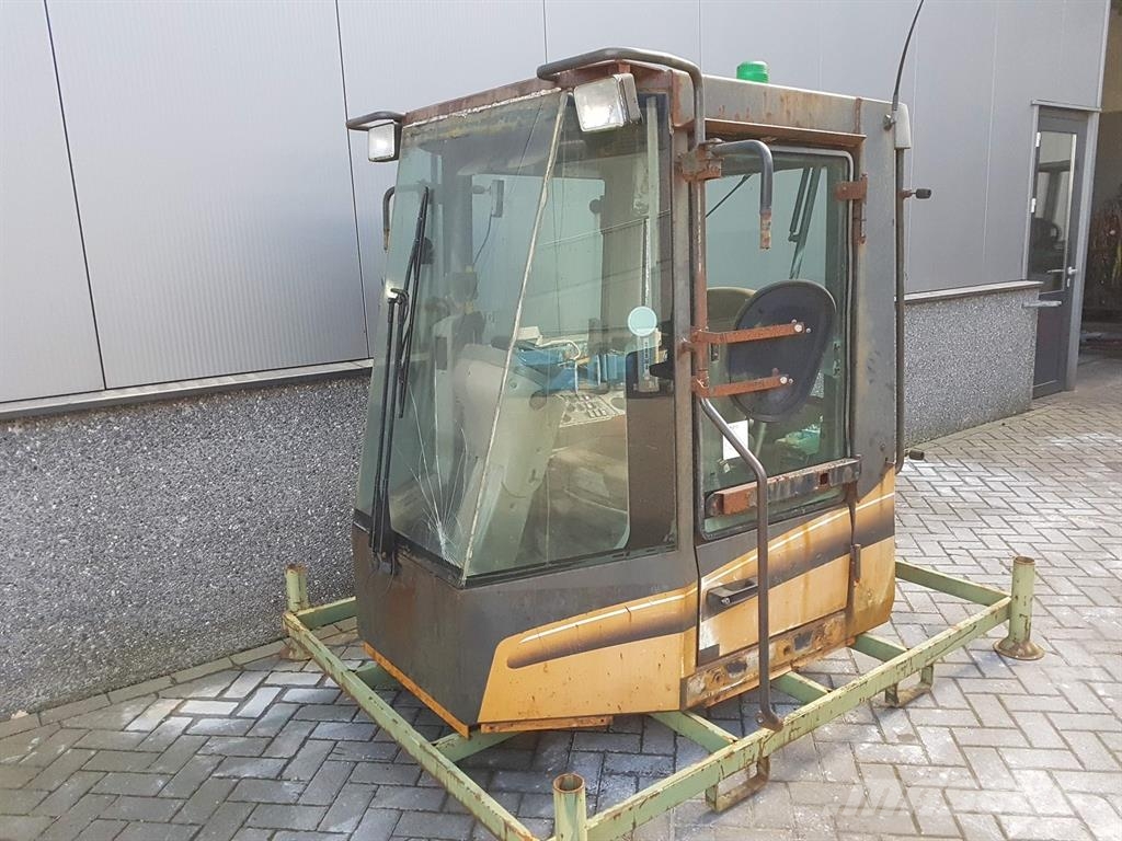 CASE 821C / 921C - Cabin/Kabine/Cabine Καμπίνες και εσωτερικό