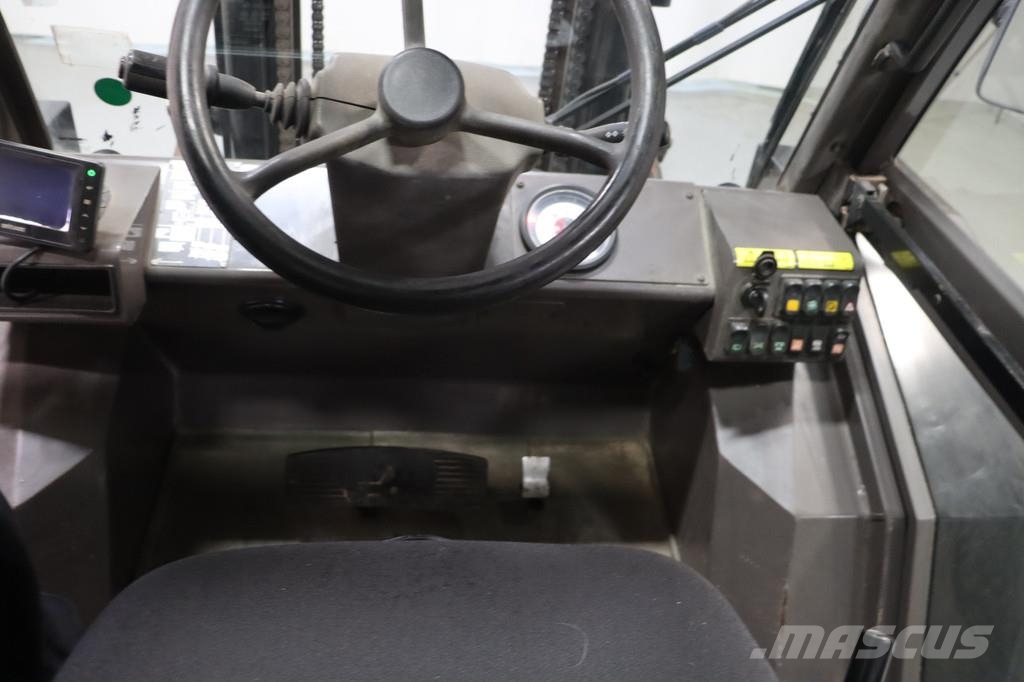 Manitou M30-4 Diesel Trucker