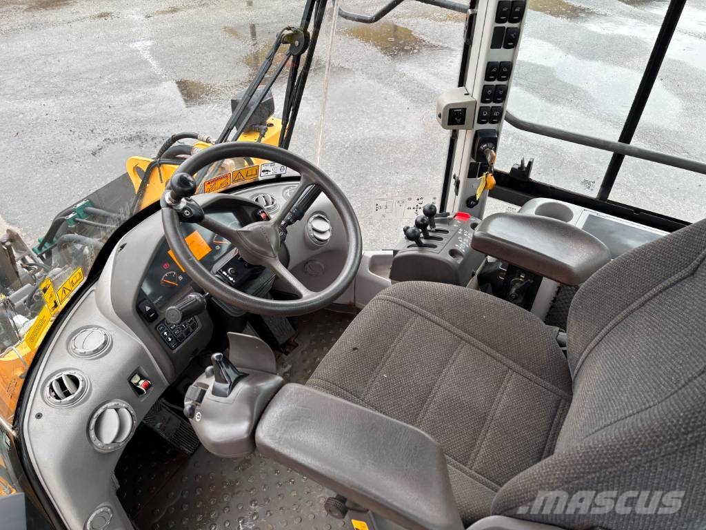 Volvo L60G lastmaskin, låga timmar, spakstyrning Hjullastare