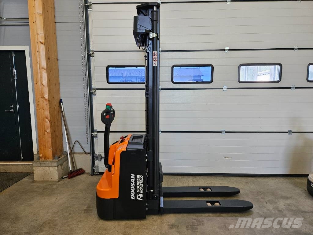 Doosan BSL16N Pinontavaunu Ledestablere