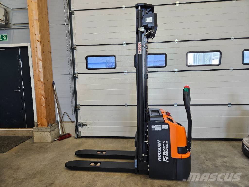 Doosan BSL16N Pinontavaunu Ledestablere