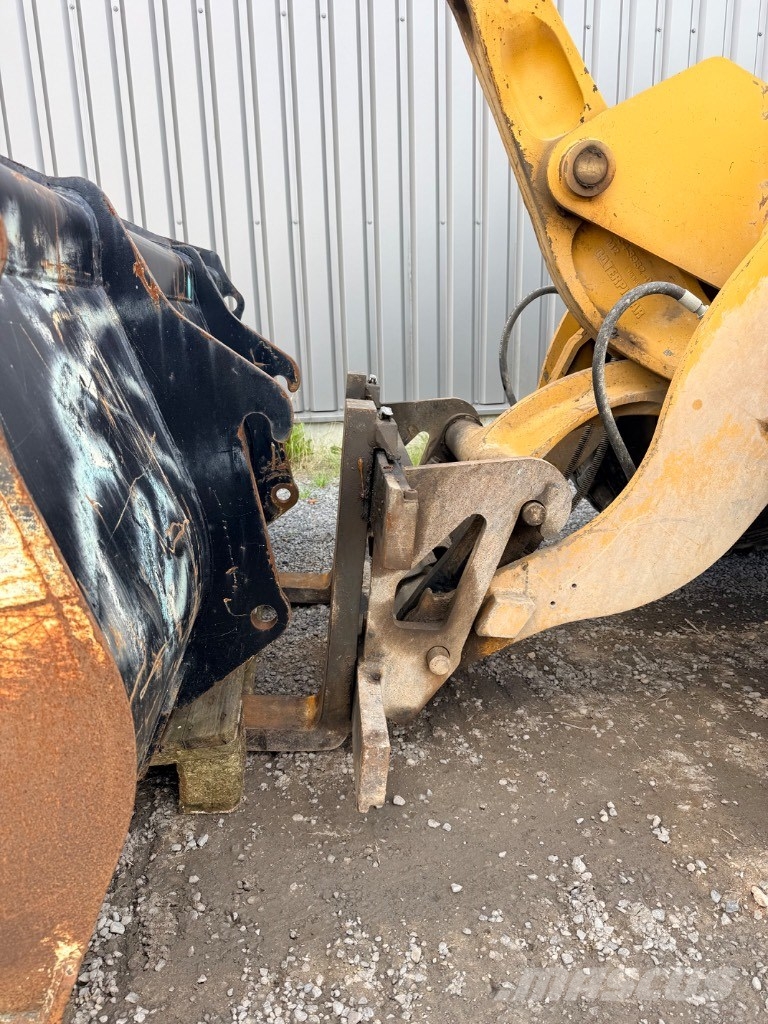 CAT 907 M Pale gommate