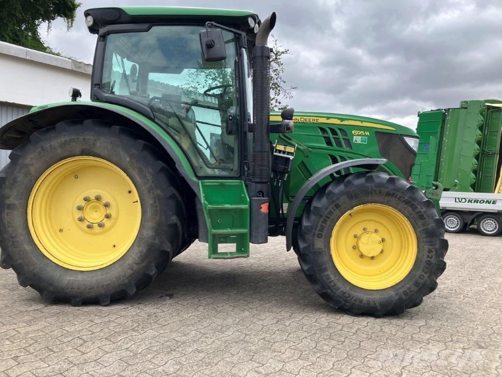 John Deere 6125R Трактори
