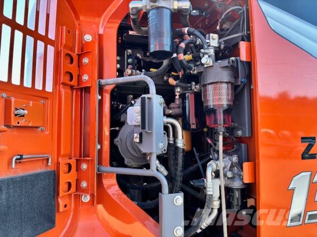 Hitachi ZX 135US-7 Stage V/ Rototilt+Pihdit,Rasvari Ym 履带挖掘机