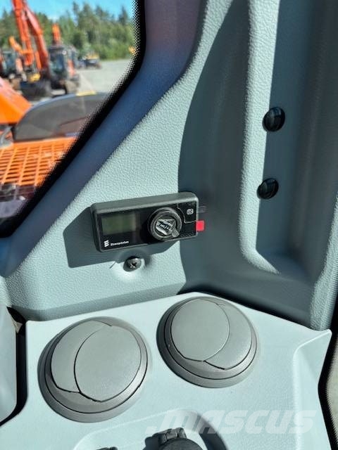 Hitachi ZX 135US-7 Stage V/ Rototilt+Pihdit,Rasvari Ym 履带挖掘机