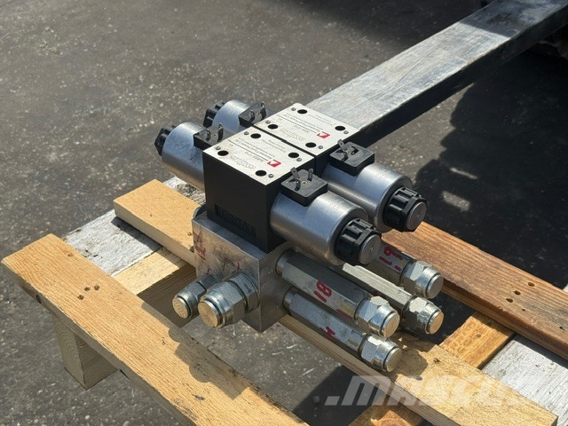 Terex Pegson NEW HYDRAULIC BLOCK Hydraulika
