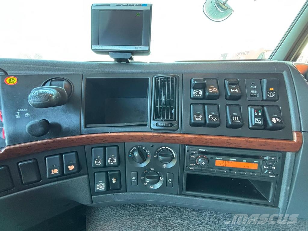 Volvo FM410 6x2*4 CARRIER SUPRA 950 MT / 2 ZONE FRIDGE Isotermos y frigoríficos