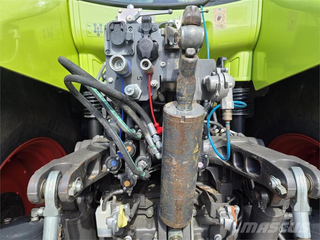 CLAAS AXION 810 Tracteur