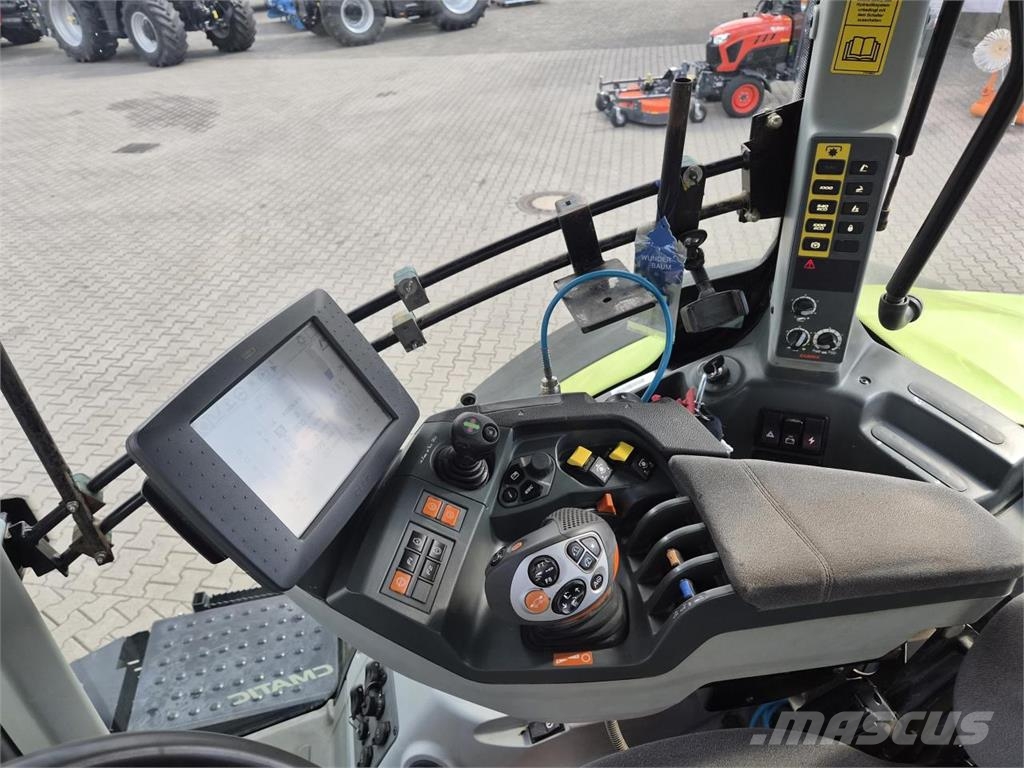 CLAAS AXION 810 Tracteur