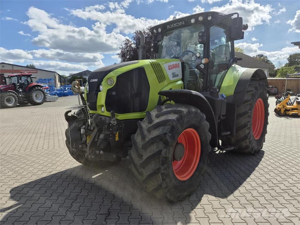 CLAAS AXION 810 Tracteur